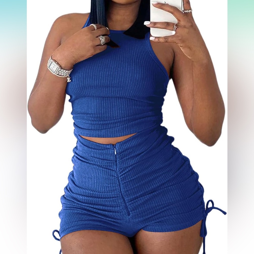 Two piece casual scrunch shorts set 
Zip front shorts with strings on the side